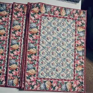 ONE NEW PASTEL BLUE Vera Bradley Placemat - ONE.